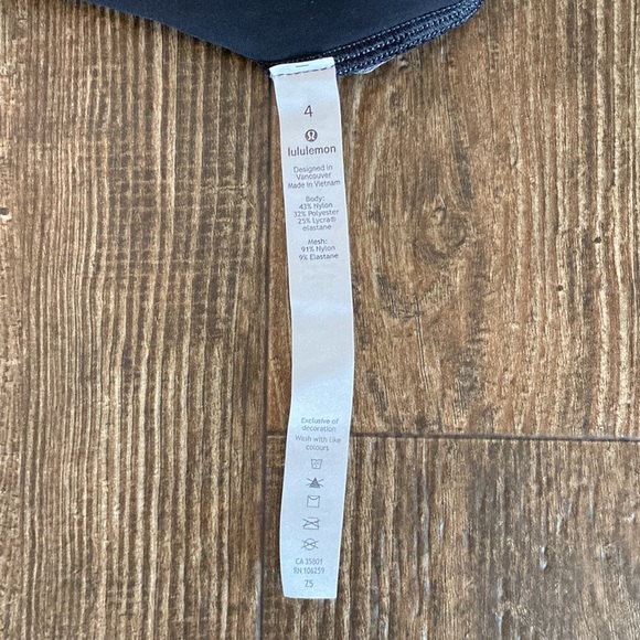 Lululemon 23” legging. Gently worn. Great condition. - Picture 4 of 4
